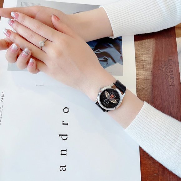 🔥 Gucci Women's G-Timeless Bee Watch - Picture 4 of 5